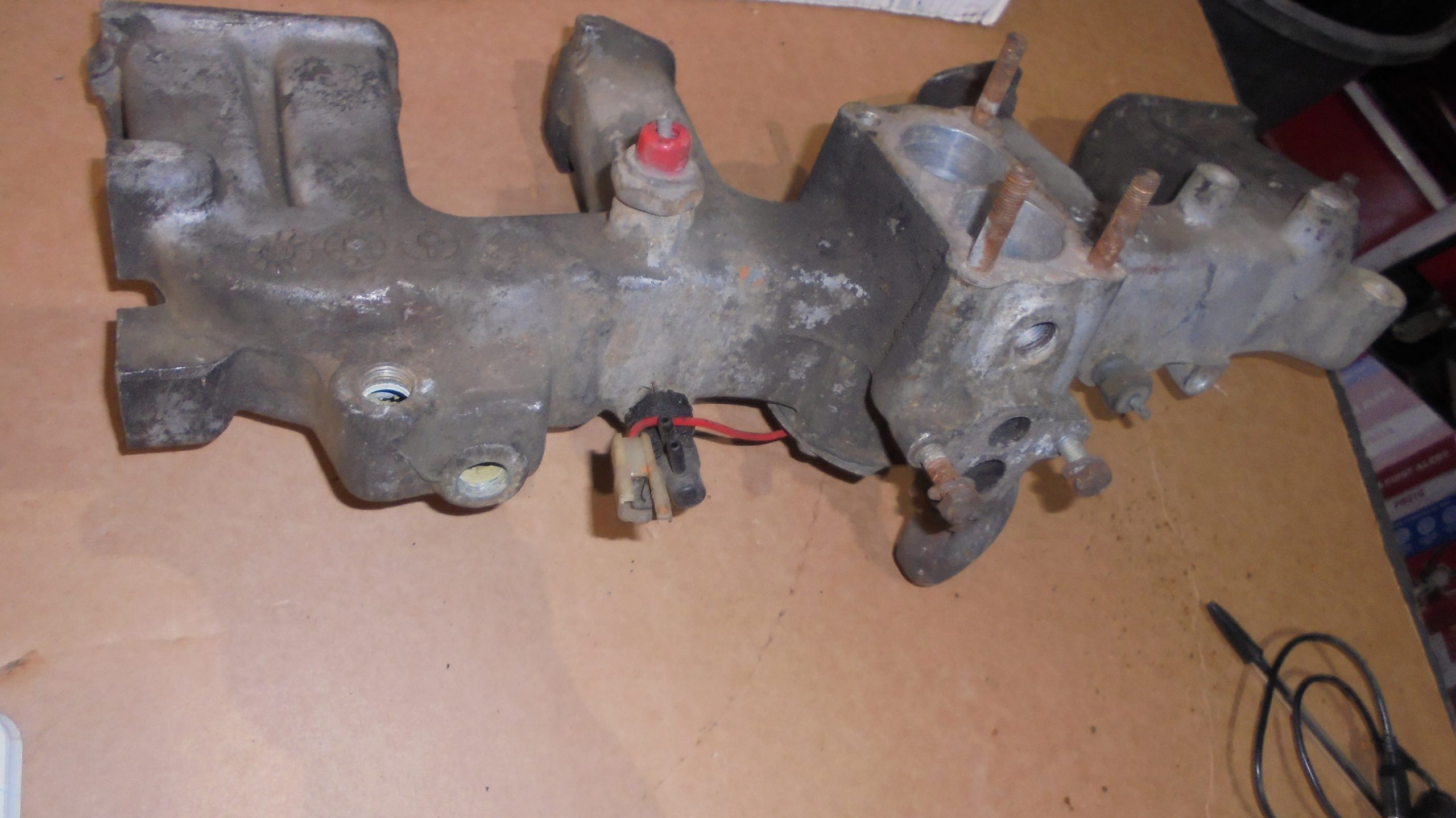 thumbnail image 2 of AMC 258 4.2L Intake Manifold For Jeep Wrangler YJ 87-90, CJ7 81-86, CJ5 81-83 - Aluminum - USED 2 of 4